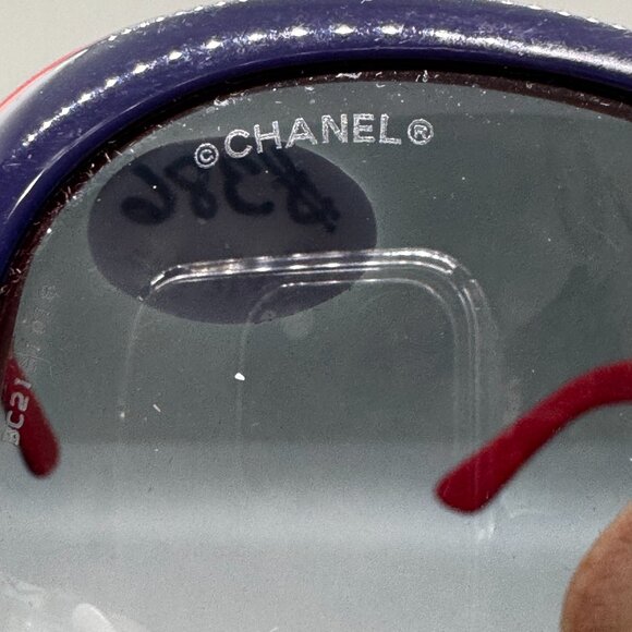 CHANEL Red & Navy Oversized Sunglasses with Multicolor Logo main image 12